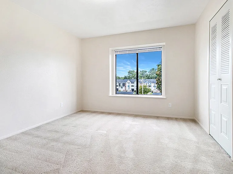 Arbor Lakes Apartments — Photo 43