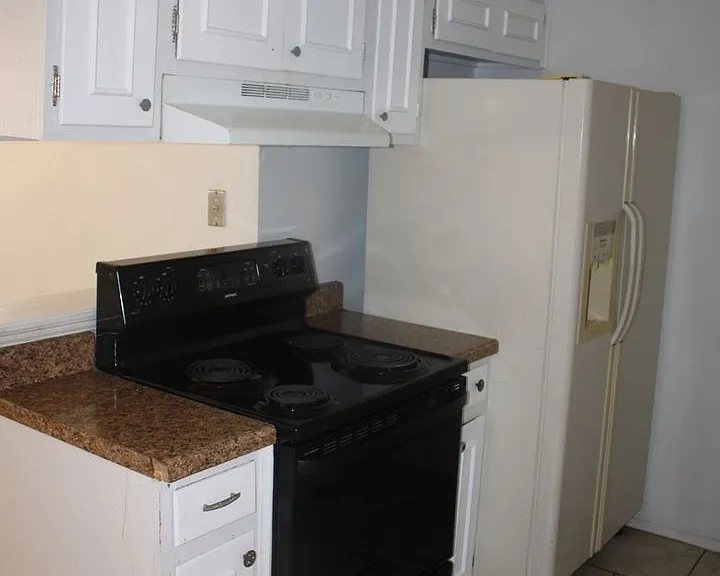 3905 Flory Ave #10 — Photo 9