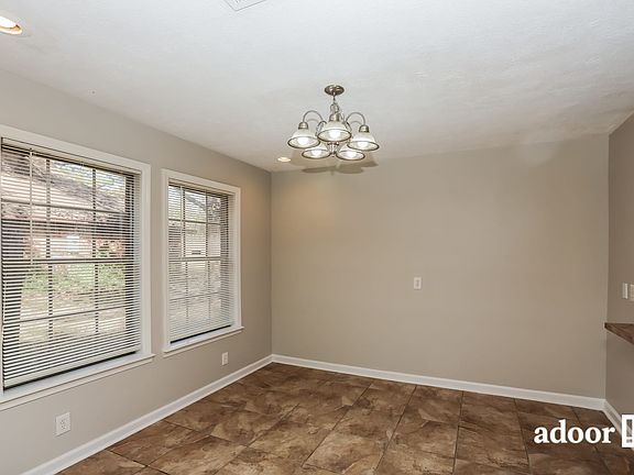 4th image of 371 Sharon Hills Dr