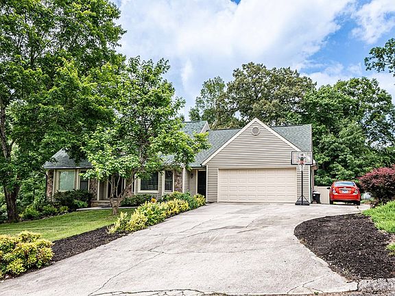 3rd image of 3909 Valleybrook Dr