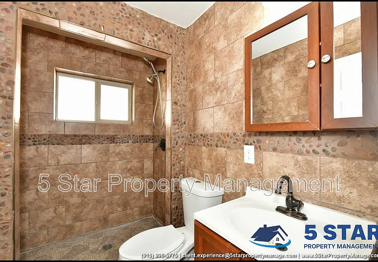 908 Bolivia St — Photo 37