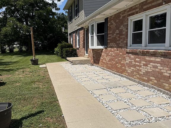 3rd image of 721 Wayland Dr