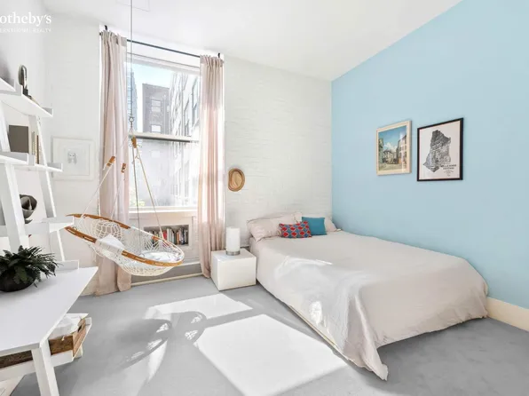 525 West 22nd Street image 11 of 20