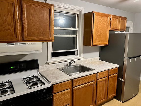 Kitchen. Professionally cleaned. New Frigidaire fridge!