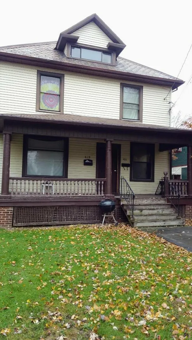 429 Washington St NE photo 1