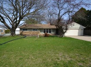 7216 N Mohawk Ave, Glendale, WI 53217