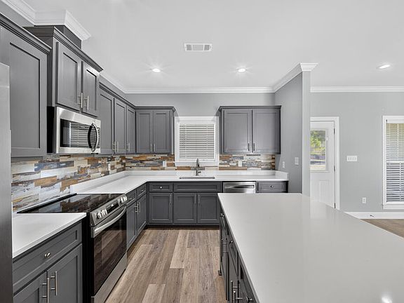 4th image of 148 Scarlet Way