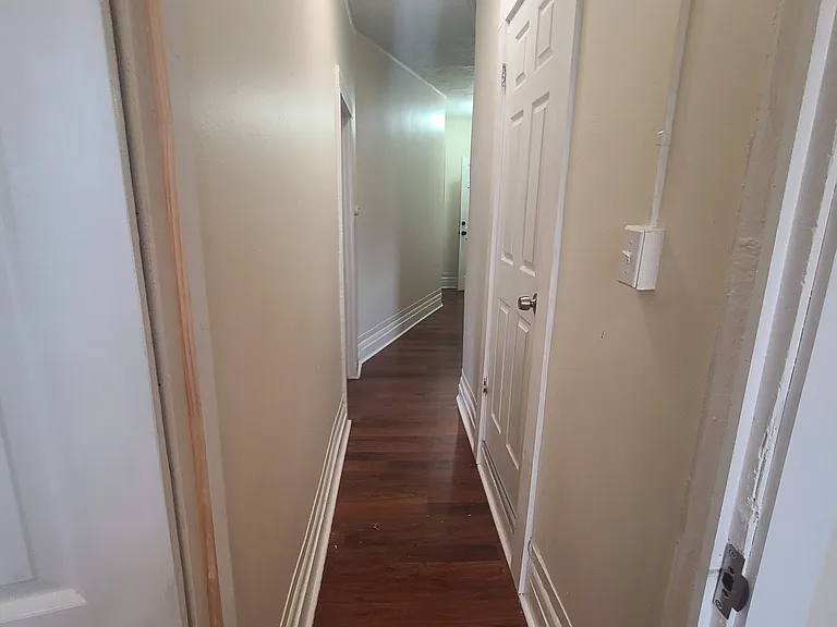 17-19 Roosevelt St #19B — Photo 4