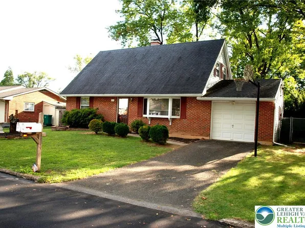7387 Hillcrest Dr, Macungie, PA 18062