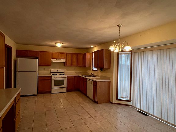 5th image of 11123 Jasmine Dr