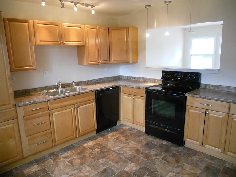 3060 Woodmanor Ct — Photo 4