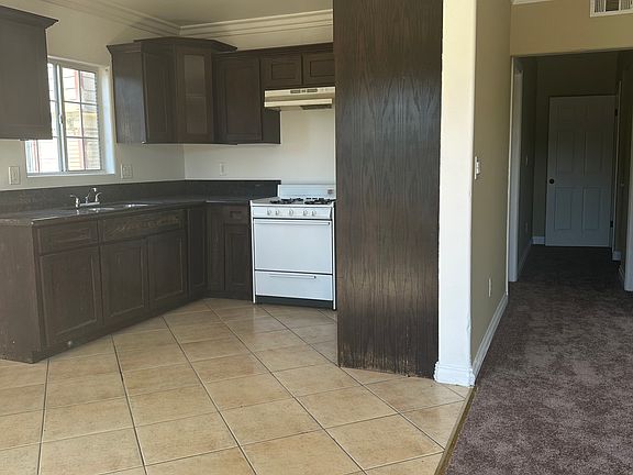 5th image of 3831 Wall St #1