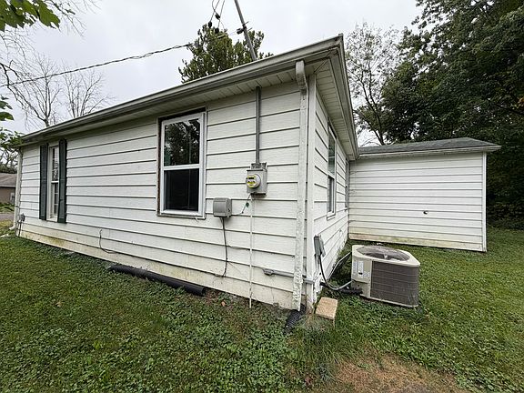 3rd image of 907 Fairground St