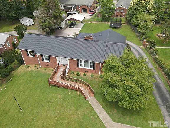 2nd image of 416 Rodwell St