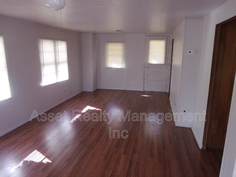 102 Wainwright Rd — Photo 10
