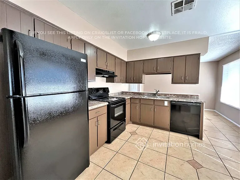 17454 N 14th Ave — Photo 7