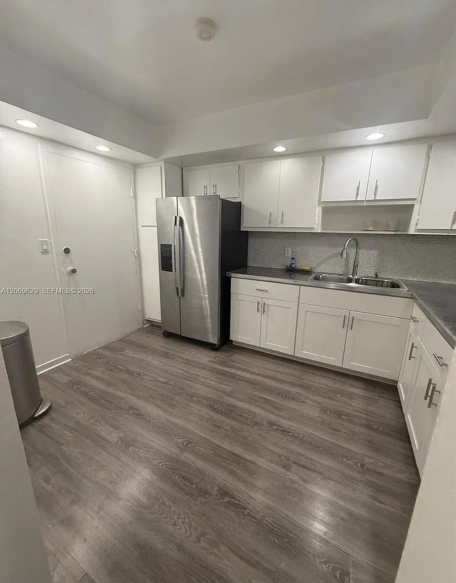 Buckley Towers Condo - Ea — Photo 1
