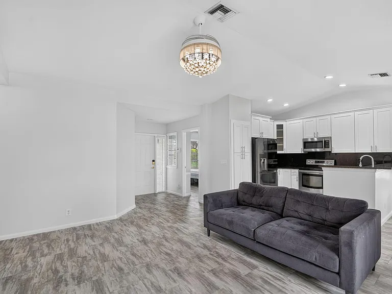 208 Caribe Ct — Photo 7