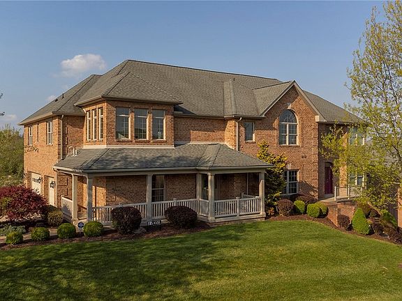 3rd image of 1026 Blackthorne Dr