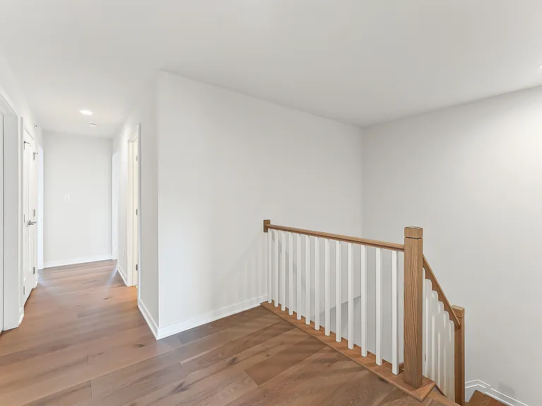 178 Kennedy Dr — Photo 14