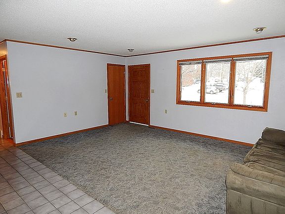 4th image of 307 E Lincolnway St