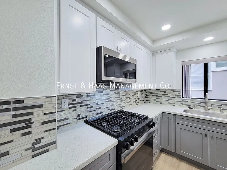 1758 E 2nd St #101 — Photo 7
