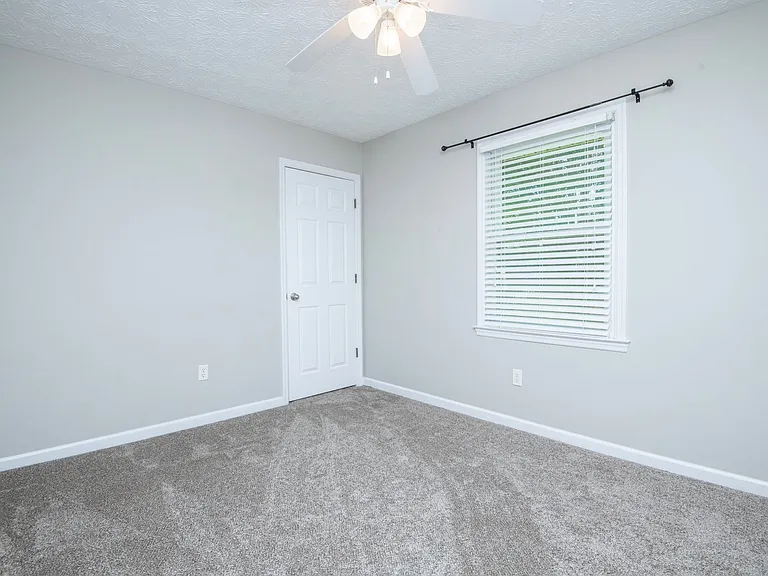 8816 Mill Run Dr — Photo 30