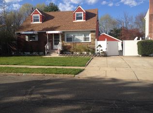 3 Ava Dr, Syosset, NY 11791