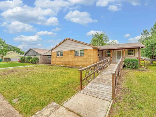 514 E Washington Ave, Walters, OK 73572
