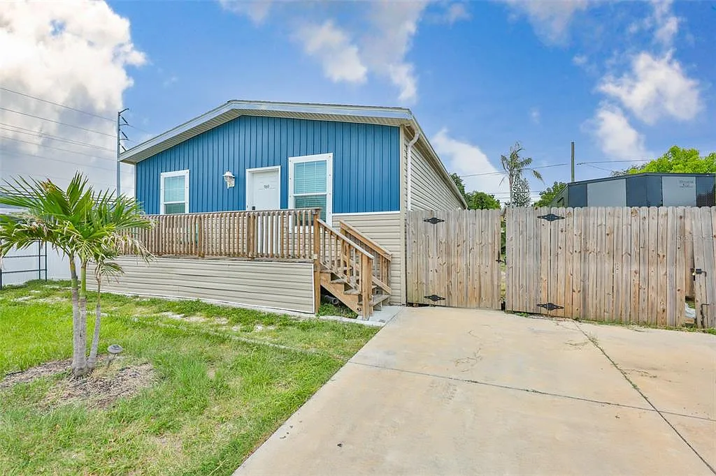 4 bed, 2.0 bath, 1620 sqft, $2,600 — Photo 4
