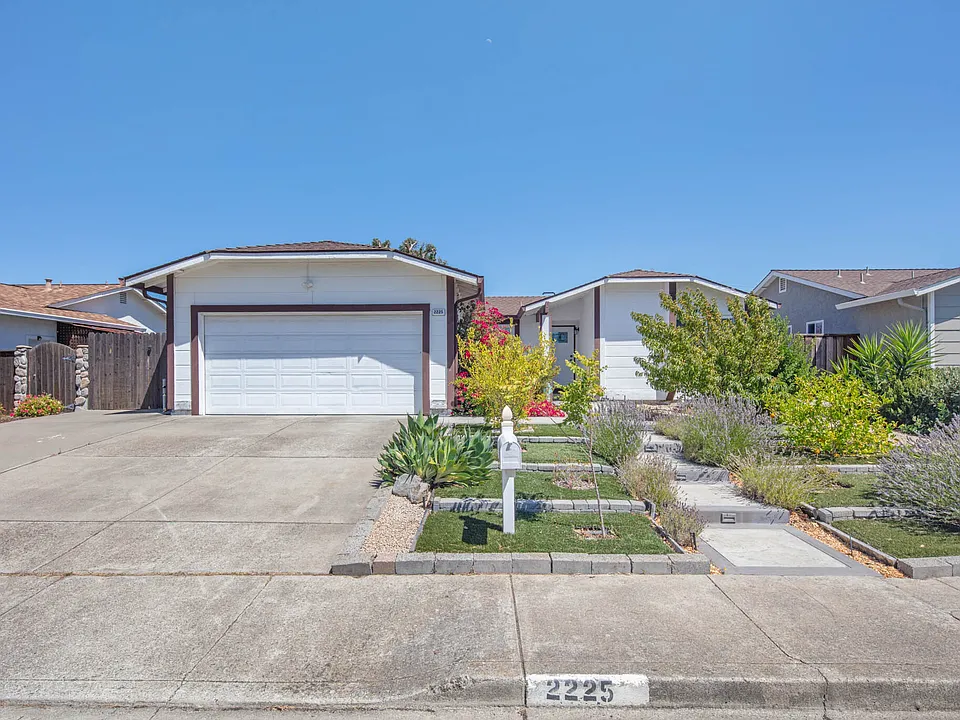 2225 Mount Whitney Dr