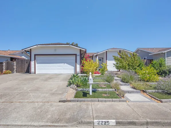 2225 Mount Whitney Dr, Pittsburg, CA 94565