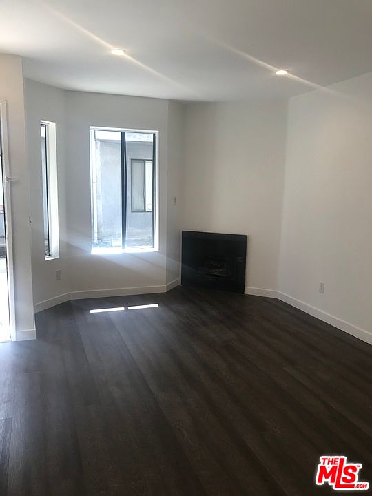 1st image of 820 N Acacia St Unit 123