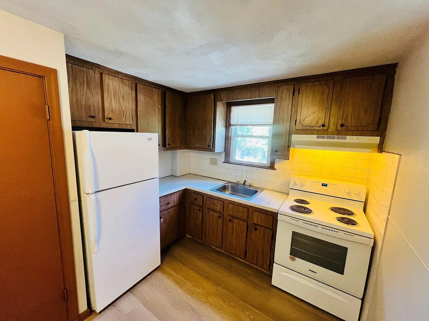 83 Pleasant st 1-5 — Photo 2