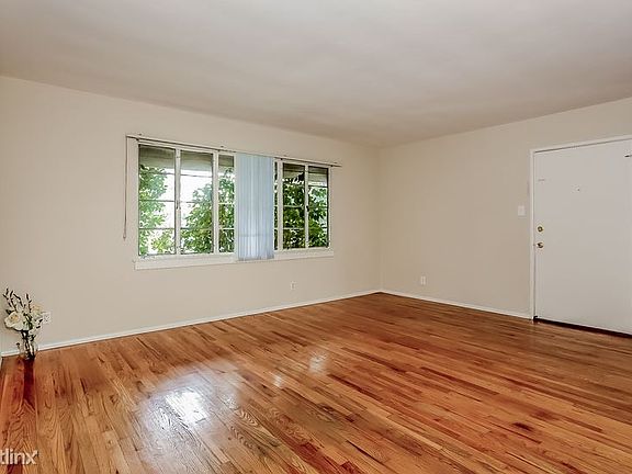 007-Living_Room-798618-mls