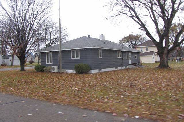 2nd image of 121 4th Ave W