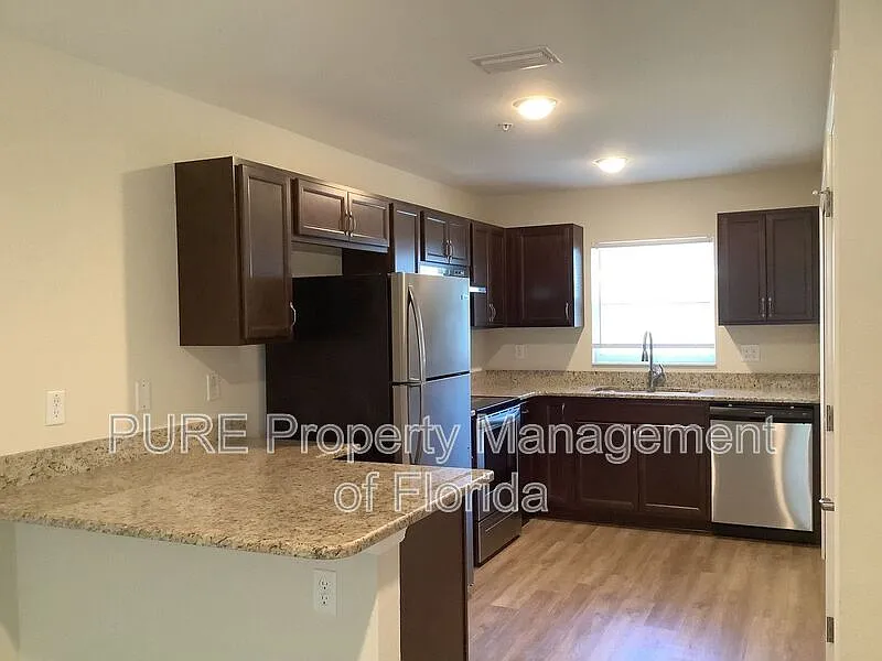 2 bed, 2.0 bath, 978 sqft, $1,274 — Photo 4