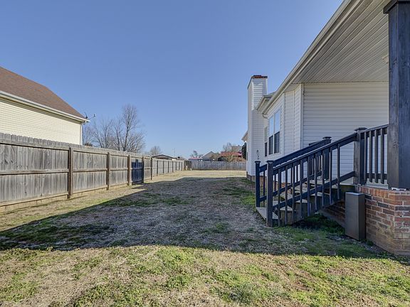 4th image of 3816 Parade Dr