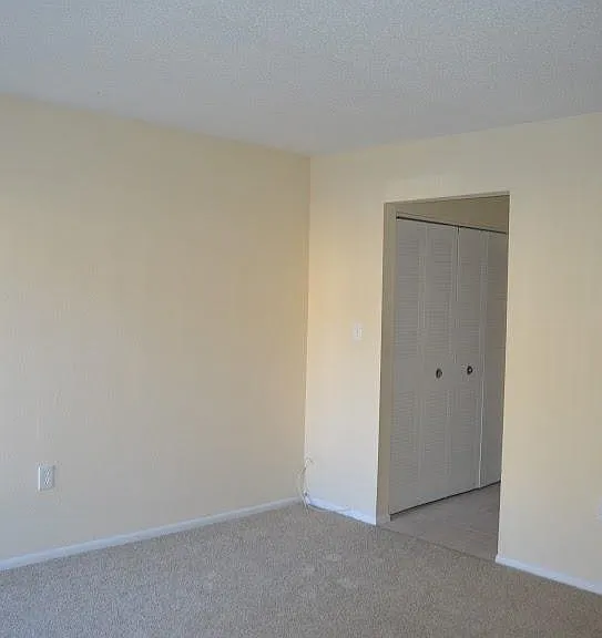 Beltrees Plaza Apartments — Photo 17