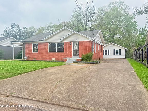 2nd image of 2135 Long St