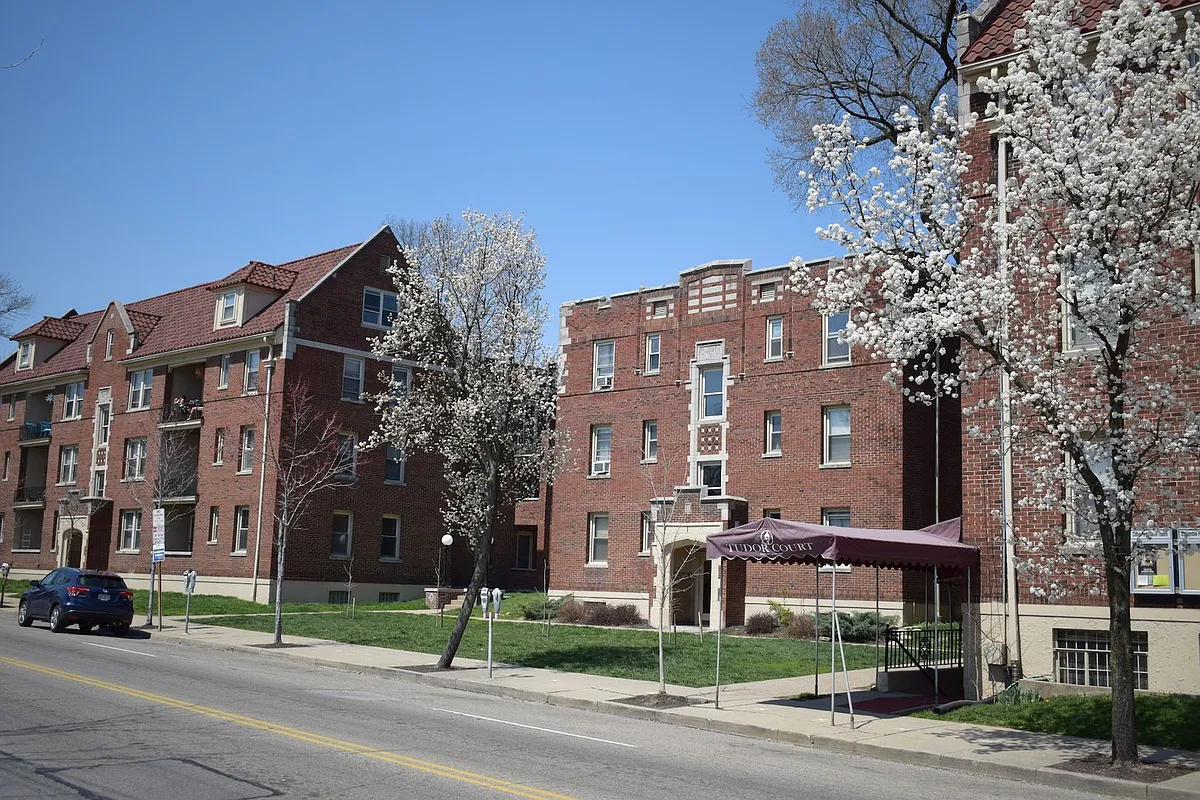 Building Photo - Tudor Court