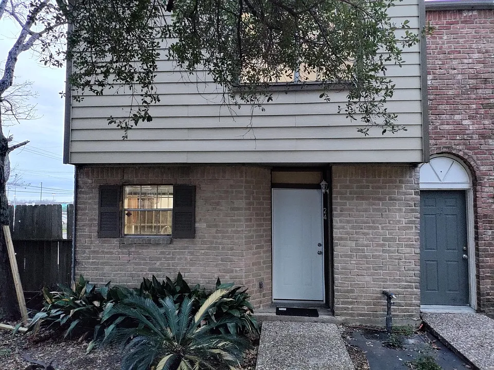 10600 S Gessner Dr #24