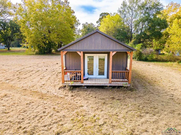 418 E Fannin St, De Kalb, TX 75559