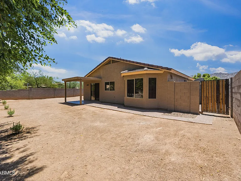 1616 E Desert Ln — Photo 24