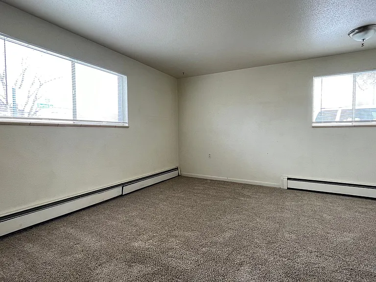 1313 Burton Ct — Photo 18