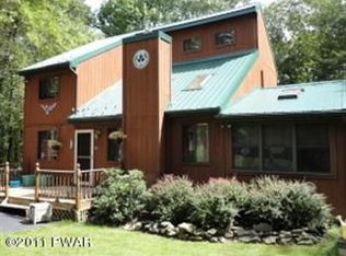 131 Granite Dr, Hawley, PA