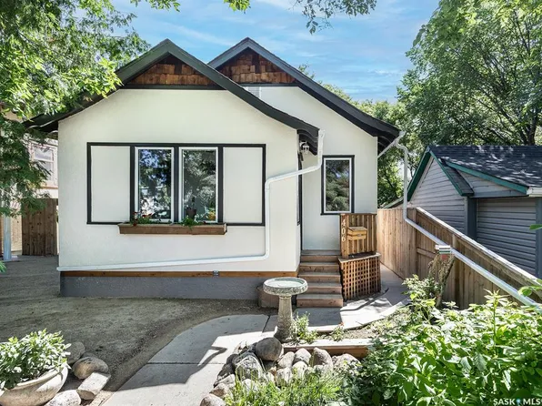 406 J AVENUE S, Saskatoon, SK S7M 2A6