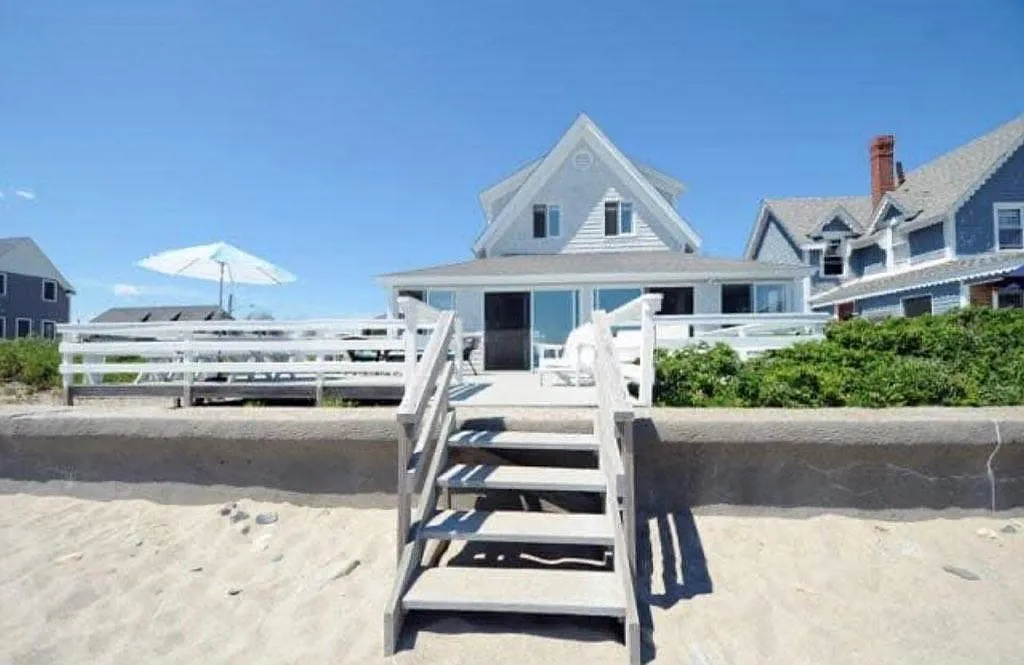 4 bed, 2.5 bath, 2000 sqft, $3,500 — Photo 1