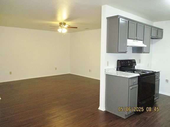 4th image of 8121 Marydean Ave