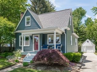 2006 Lakeland Ave, Sylvan Lake, MI 48320